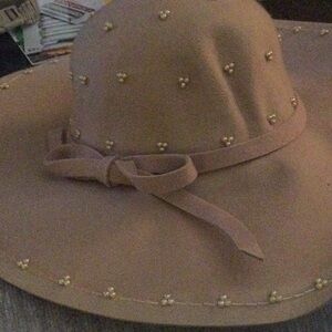 Pearl hat w rosette